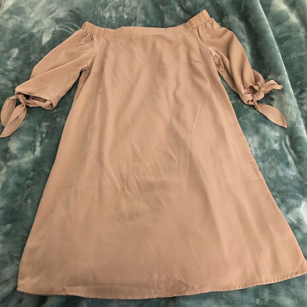 Monteau - off the shoulder dress with knot sleeve
